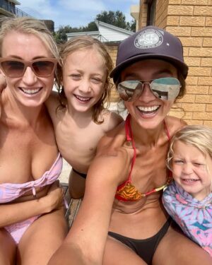 Sharni Vinson Instagram - Sunny Summer Sundays ☀️

#summer #sunday #friends #pool #poolside #pooltime