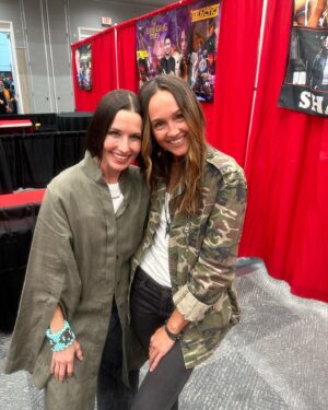 Sharni Vinson Instagram - Weekend highlights from @creepiecon AFTERMATH in Ontario, California 

#conlife #horrorcon #creepiecon #california #horrorjunkie #horrorcommunity #weekendvibes