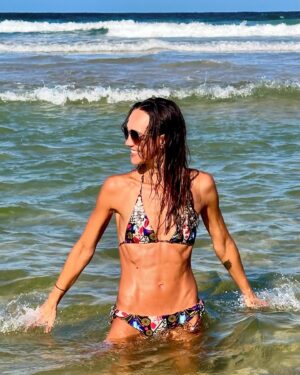 Sharni Vinson Instagram - Ocean air ~ Salty hair 🌊 

#livethelifeyoulove #lovethelifeyoulive #ocean #swim #salt #sea #sand #sun #surf #beach #health #ﬁtness #lifestyle #islandtime @tigerlily