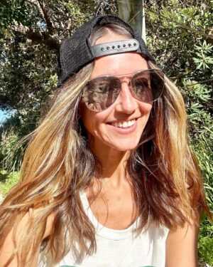 Sharni Vinson Instagram - Friyay! 😃 

#tgif #friyay #fridayvibes #fridaymood #happyplace #beachday #summertime #heatwave #oceanlife