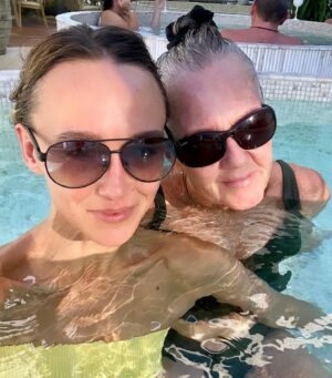 Sharni Vinson Instagram - Thank you @tankbathhouse for an awesome day!

Happy belated Mothers Day mum 💛 @narellevinson 

#motherdaughter #pamper #spaday #tank #bathhouse