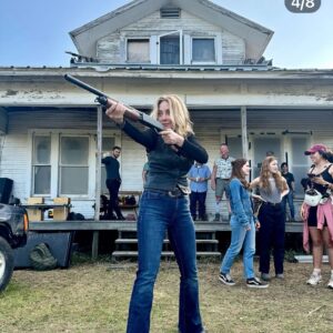 Sharon Lawrence Instagram - Ahhh David! Aka @hoohoo3000 Thanks for writing #Walker with heart and humor. Love the way you see things my #northcarolina brother. You do us and @elonuniversity @elonalumnila proud. 👏 
Working with the @thecwwalker family was so satisfying and I’m grateful you captured the collaborative, confident, caring (the cute cows 🐄!) and cool vibe you and your colleagues created. Looking forward to watching what comes next😘

Repost @hoohoo3000 -Some Walker 410 bts 🤠