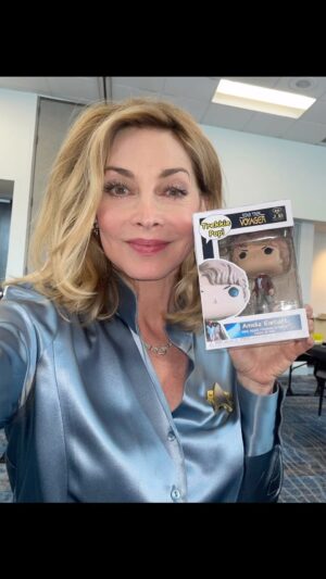 Sharon Lawrence Instagram - Fun stuff from #trekkies / #startrekvoyager fans. ICYMI, I had the honor of playing #ameliaearhart in #voyager (S2 E1- The 37’s). 
This was sent to the @hollywoodshow1 for me to sign and I was impressed! Got the details right, even down to the blue scarf. 
That #startrek communicator is stylish, too 🙏🏻 
#hollywoodshow