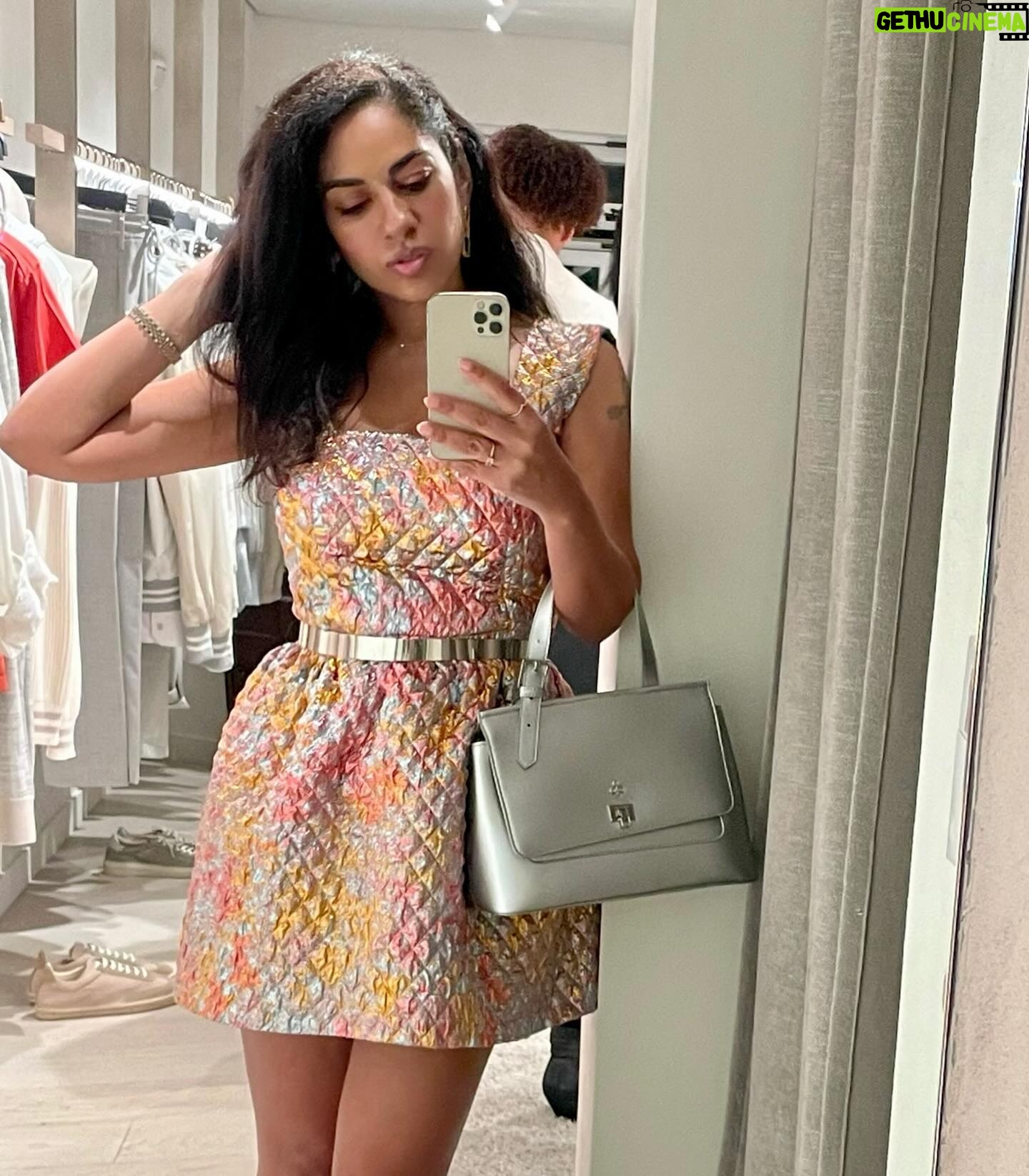 Sharon Carpenter Instagram - A metallic moment in @fashiondrug_by_anahit. This custom dress was simply perfection.🔥 Styling and earrings by @bella_sophia_jewels. Luxury vegan purse by @miomojo_italia. 💖
