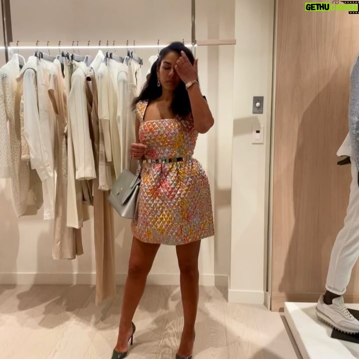 Sharon Carpenter Instagram - A metallic moment in @fashiondrug_by_anahit. This custom dress was simply perfection.🔥 Styling and earrings by @bella_sophia_jewels. Luxury vegan purse by @miomojo_italia. 💖