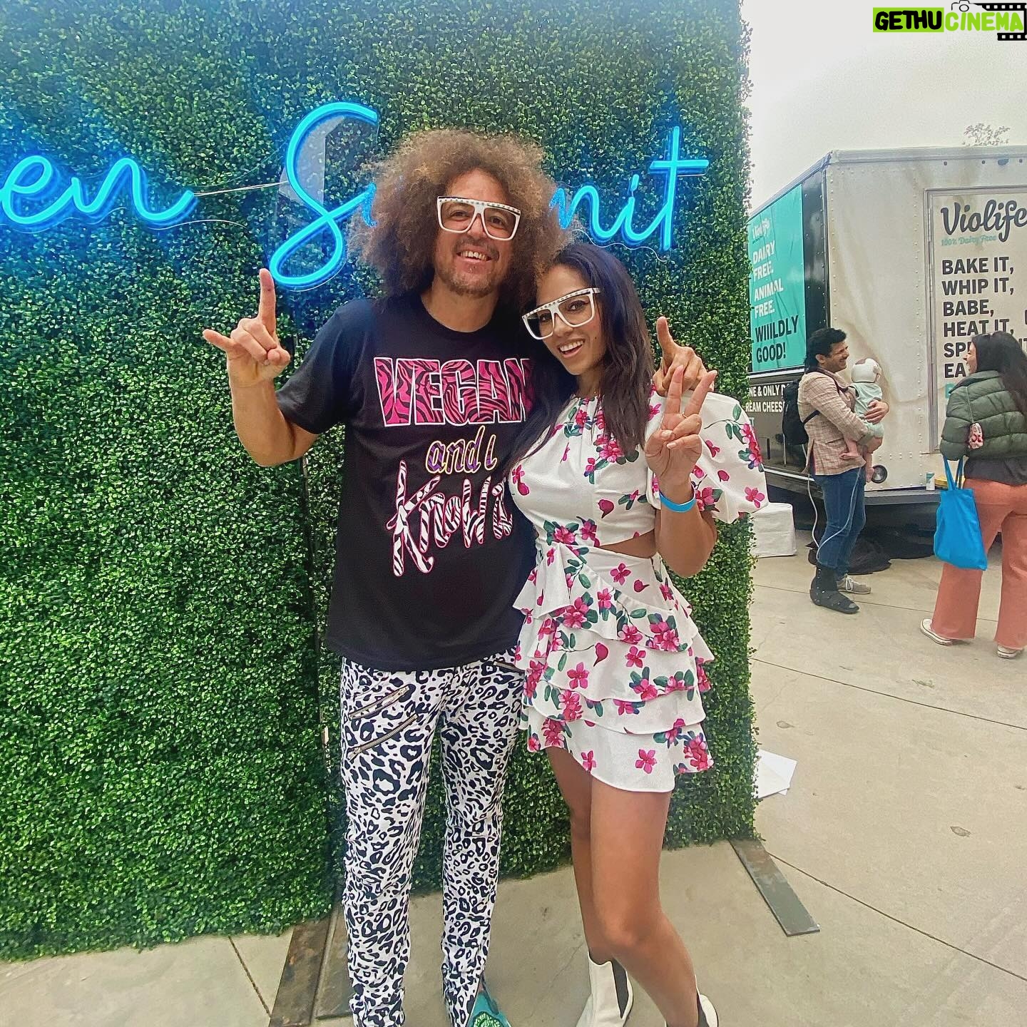 Sharon Carpenter Instagram - United with my fellow vegans today - some incredible humans working to make this world a better place. Moderated the keynote convo with the hugely inspiring @heathermillsofficial, hung with my bestie / rep @fionabloom and partied to @redfoo. Thanks @jennystojkovic for another incredible @veganwomensummit. 💚