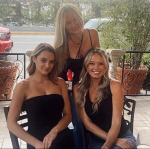 Sharon Case Instagram - #girls #girltime #YR @mel_ordway @hunterking 💃💃💃