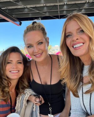 Sharon Case Instagram - Wrapping up our big press day at #YR 
@therealstafford @missyclaireegan