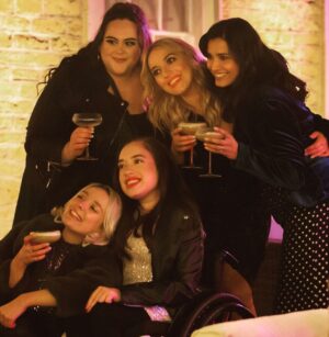 Sharon Rooney Instagram - Before tonight’s ep ( 8pm @itv ) I just wanted to say a few thank yous!
The gals 💖 Thank you for making the #mcdonaldanddodds adventure such a dream. Gals - thank you for teaching me how to recenter, to trust the quiet strength and to keep the faith in myself 💖 It’s extra special tonight for the gals team because it’s our Kat and Maya’s tv DEBUT!!!! And what a debut it is! Im so honoured to be a little part of your special night! It’s just the beginning! 
@talagouveia and @jasonwatkinsofficial thank you for welcoming me with open arms and for making me feel instantly part of the family! Your kindness and generosity was beyond what you had to do 💖
@sarahdlewistv YOU are a wonderwoman and I’m beyond greatful for everything you do, you are the best of the best! I truly don’t know what we would do without you! I can’t wait for what’s next💖 
@bexrycroft you know I adore you SO much, you are a genius director and it was an absolute privilege to work with you and I hope I do again 💖 
Robert Murphy - thank you for trusting me with Doreen 💖
The costume angels and the makeup gems THANK YOU - if you know, you know 😂💖
To all the wonderful cast and crew, far to many to name because you were ALL SUPERSTARS - thank you! Thank you for the kindness, compassion and love! You all work so hard during this difficult time! It was a pleasure to meet and work with you all! This truly has been a special job! Thank you for having me @mammothscreen I had a ball 💖xxx