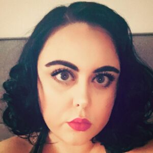 Sharon Rooney Instagram - So my girl @lucygmakeup recommended I get a @babylissuk curl secret to curl my hair, since I got it cut Iv been finding it hard to curl it at the back because it's so short. And it was SO worth it. Takes half the time and lasts all day! So I'd really recommend, not good for long locks though! Thanks my pink haired friend 😂💖👸👸🏻💖