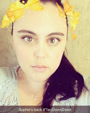 Sharon Rooney Instagram - So happy to be back as Sophie! #twodoorsdown also this snapchat filter needs to be a real life thing 😂👏💖