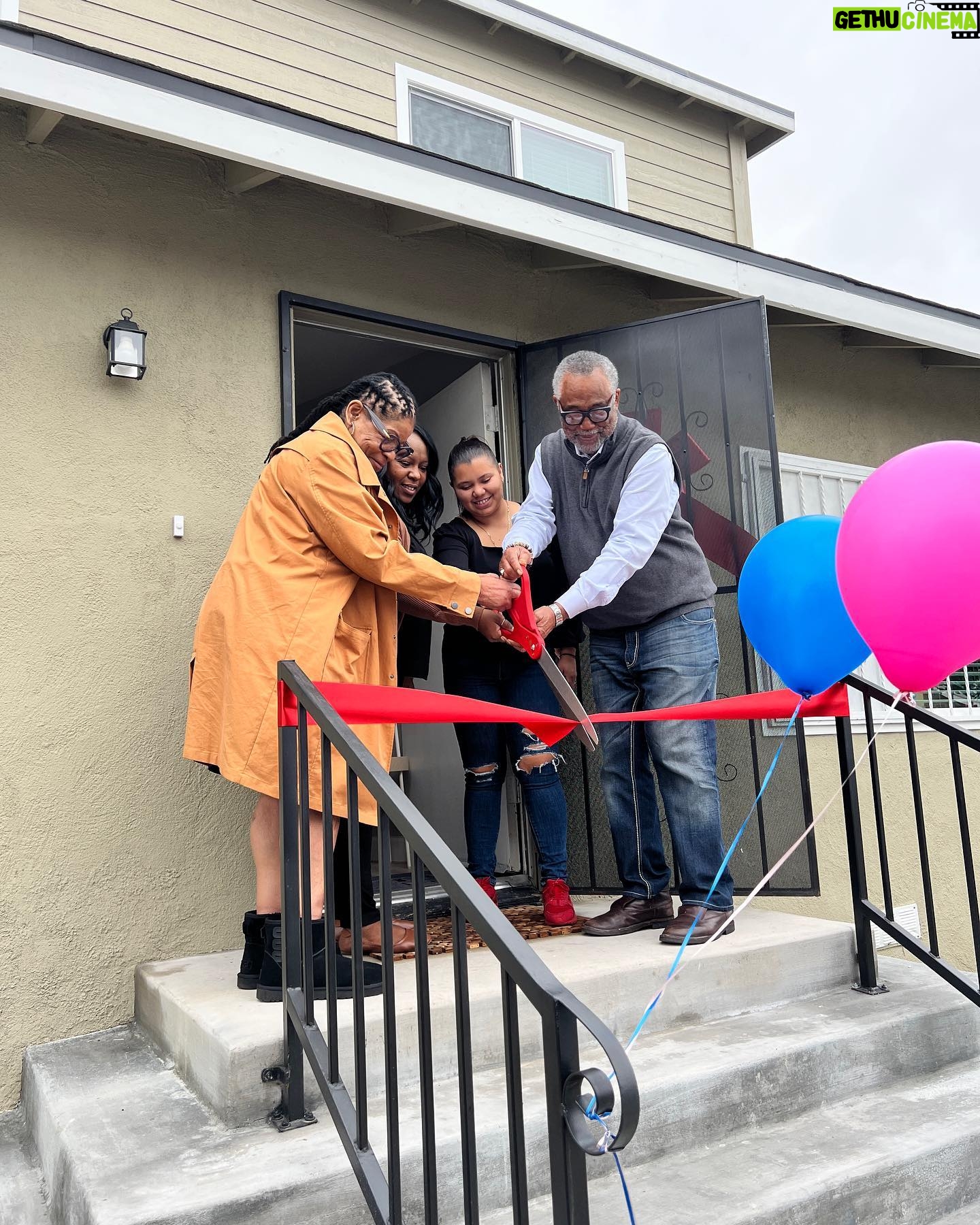 Sharon Van Etten Instagram - Congratulations to A New Way of Life for opening their 12th SAFE Home (Sisterhood Alliance for Freedom and Equality). I was able to meet a few of the women that will be living here and hear their inspiring stories about how being given a chance to succeed has helped them start again. It was wonderful to meet you too, councilman Curren D. Price, Jr. neighborhood support is so important. xo @susanburtonla @anewwayoflifela @currendpricejr @pamelamarshallca