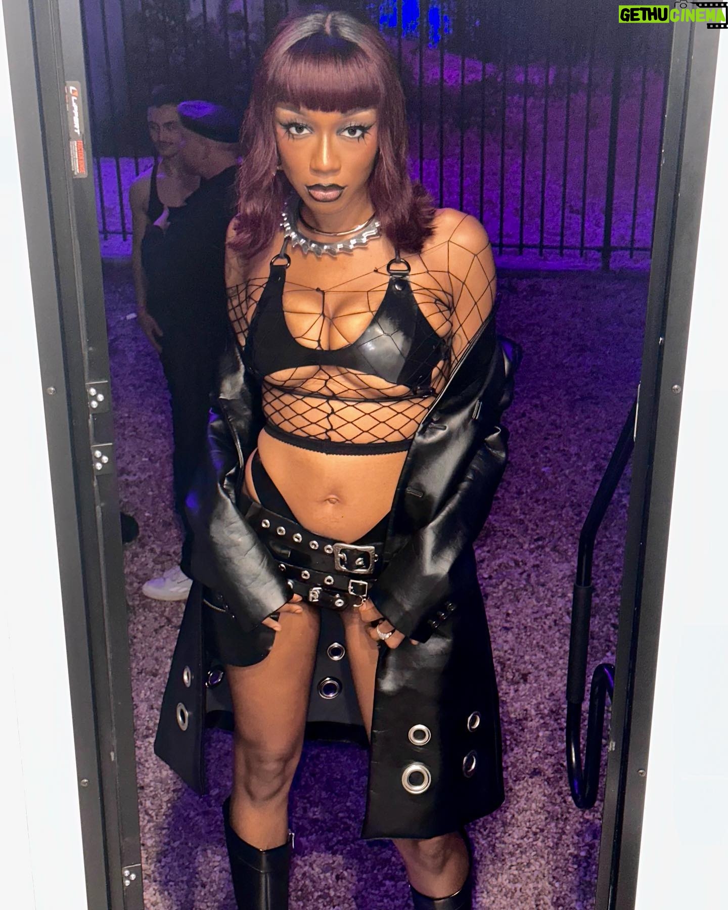 Shayna McHayle Instagram - wna fk me so bad but ya neva gonna🏴☠️✨🔪