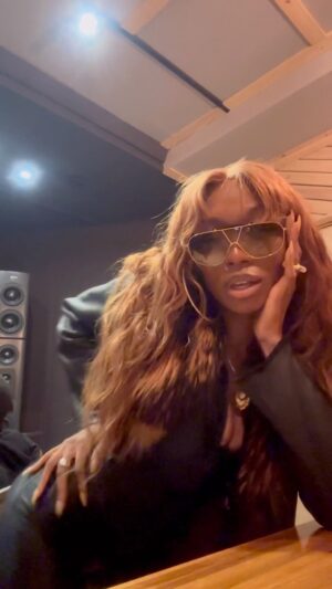 Shayna McHayle Instagram - cant wait to share the new music my loves!!!😚🤌🏾🍯 Jp6 soon come…