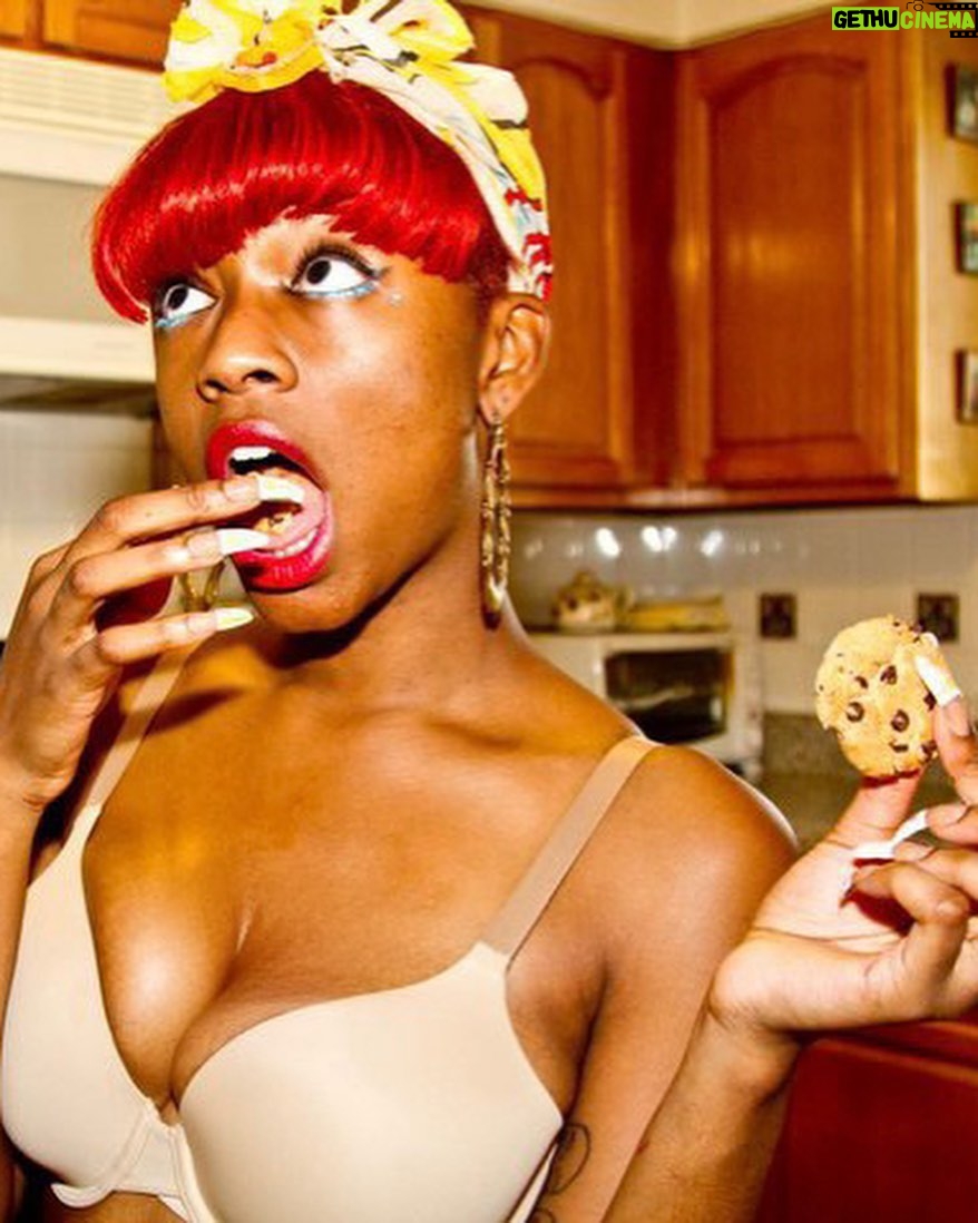 Shayna McHayle Instagram - me @ 18 …giving hood pinup, hustlas wifey u feel me😏🤣 …..yall wasn’t in pathmark !!!!!😭😍