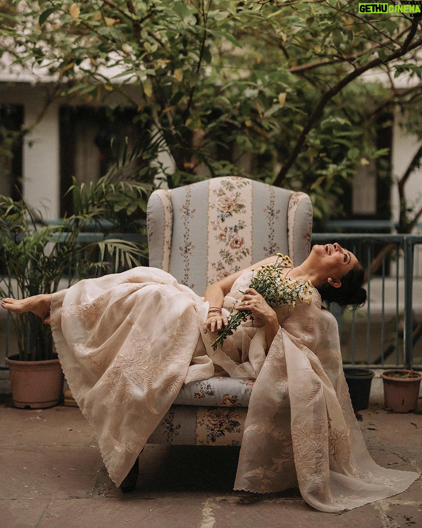 Sheeba Chaddha - 17.7K Likes - Tadapna Mera, Hansna Tera
Neendein Meri, Sapna Tera
Aankhon Ke Sagar, Hontho Ke Sagar
Le Doobe Hume, Le Doobe Hume
That pain of mine and smile of yours
Those sleep of mine and dream of yours
Those oceans of eyes and those oceans of her lips
made me sink, made me sink
U N V E I L I N G
रफ़ू• 𝐑𝐚𝐟𝐮 • رَفُو
𝐀 𝐏𝐚𝐭𝐜𝐡 𝐨𝐧 𝐭𝐡𝐞 𝐟𝐚𝐛𝐫𝐢𝐜 𝐨𝐟 𝐥𝐨𝐯𝐞
Featuring @_adilhussain &
@sheeba.chadha
Story & concept @karantorani
Assistant Direction @asmipradeep
Photos courtesy @vanshvirmani
Styling @jahnvibansal
HMU @diva_rose21
Jewels @tribebyamrapali
Production @rasalica.s @juhitaneja
#rafu #toraniindia #apatchonthefabricoflove