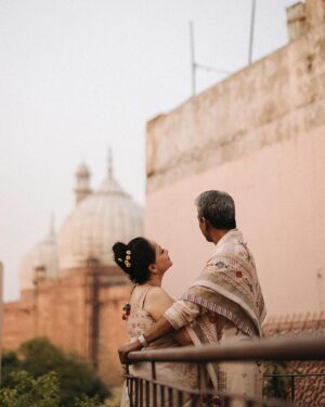 Sheeba Chaddha Instagram - Tadapna Mera, Hansna Tera
Neendein Meri, Sapna Tera
Aankhon Ke Sagar, Hontho Ke Sagar
Le Doobe Hume, Le Doobe Hume

That pain of mine and smile of yours
Those sleep of mine and dream of yours
Those oceans of eyes and those oceans of her lips
made me sink, made me sink

U N V E I L I N G

रफ़ू• 𝐑𝐚𝐟𝐮 • ‎رَفُو
𝐀 𝐏𝐚𝐭𝐜𝐡 𝐨𝐧 𝐭𝐡𝐞 𝐟𝐚𝐛𝐫𝐢𝐜 𝐨𝐟 𝐥𝐨𝐯𝐞 

Featuring @_adilhussain &
@sheeba.chadha
Story & concept @karantorani
Assistant Direction @asmipradeep
Photos courtesy @vanshvirmani
Styling @jahnvibansal
HMU @diva_rose21
Jewels @tribebyamrapali
Production @rasalica.s @juhitaneja

#rafu #toraniindia #apatchonthefabricoflove