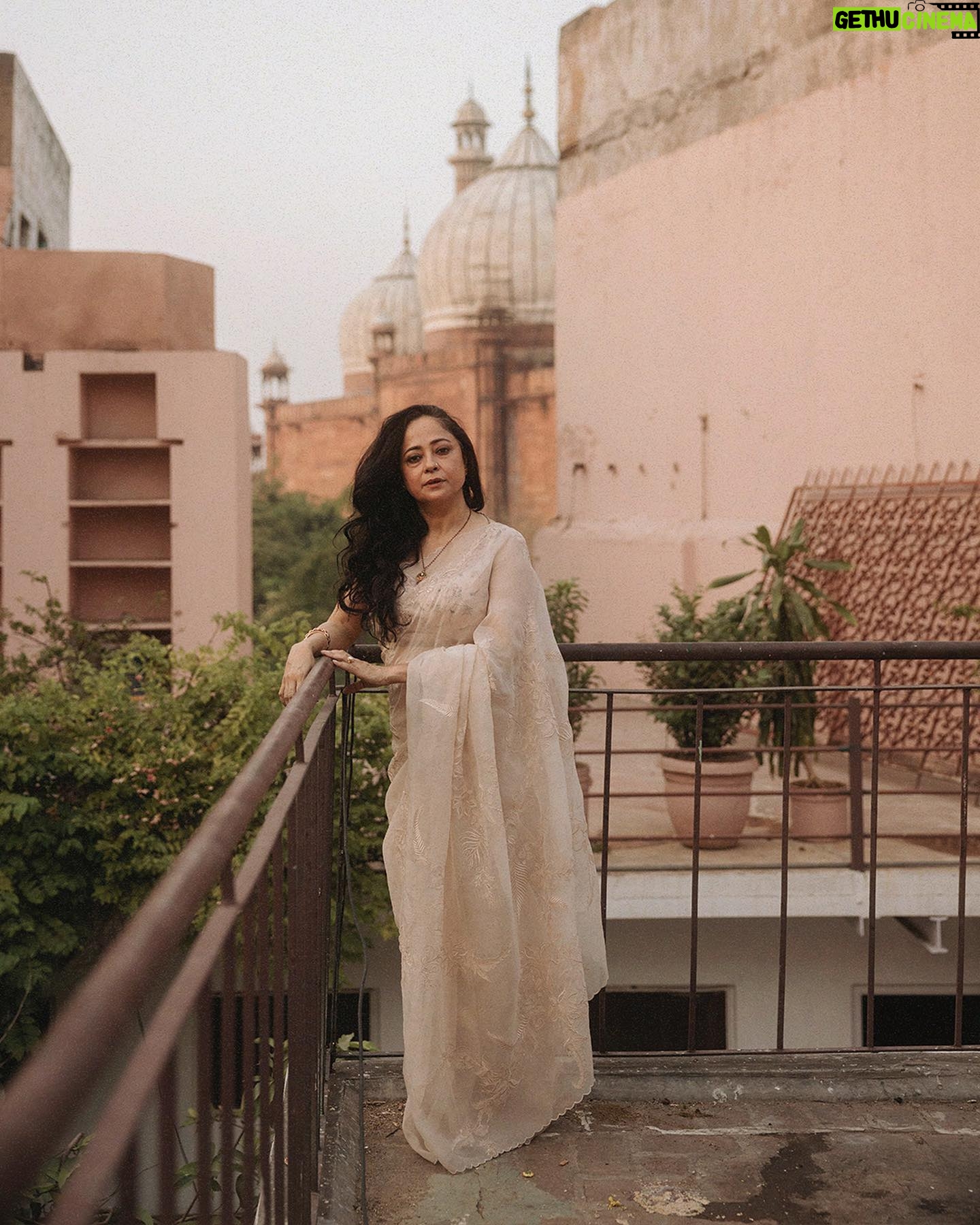 Sheeba Chaddha - 17.7K Likes - Tadapna Mera, Hansna Tera
Neendein Meri, Sapna Tera
Aankhon Ke Sagar, Hontho Ke Sagar
Le Doobe Hume, Le Doobe Hume
That pain of mine and smile of yours
Those sleep of mine and dream of yours
Those oceans of eyes and those oceans of her lips
made me sink, made me sink
U N V E I L I N G
रफ़ू• 𝐑𝐚𝐟𝐮 • رَفُو
𝐀 𝐏𝐚𝐭𝐜𝐡 𝐨𝐧 𝐭𝐡𝐞 𝐟𝐚𝐛𝐫𝐢𝐜 𝐨𝐟 𝐥𝐨𝐯𝐞
Featuring @_adilhussain &
@sheeba.chadha
Story & concept @karantorani
Assistant Direction @asmipradeep
Photos courtesy @vanshvirmani
Styling @jahnvibansal
HMU @diva_rose21
Jewels @tribebyamrapali
Production @rasalica.s @juhitaneja
#rafu #toraniindia #apatchonthefabricoflove