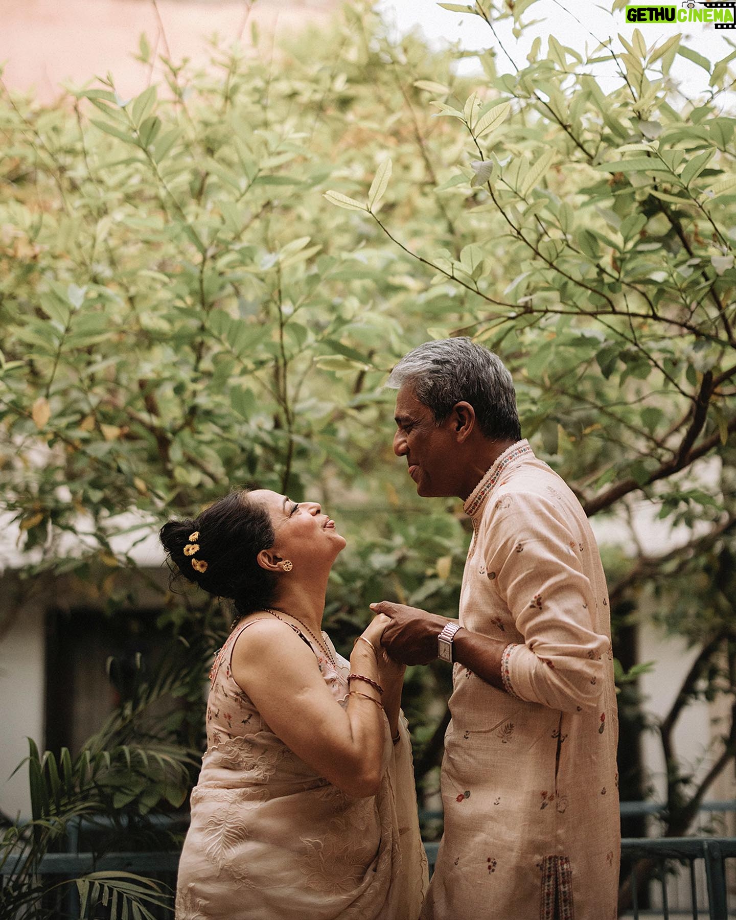Sheeba Chaddha - 8.6K Likes - #TouchéTorani
A cocktail of festive ensembles for perfects pairs. We’ve always focused on clothing with an inclusive approach for the entire family. Our foray into menswear and kidswear was also a step in that direction
Discover the romance with handcrafted Torani looks for Him & Her for intimate weddings. A personally Curated series of complementing pair-ups for couples.
U N V E I L I N G
Rafu // a patch on the fabric of love
🏬 𝐍𝐨𝐰 𝐈𝐧 𝐒𝐭𝐨𝐫𝐞𝐬 - 𝐃𝐞𝐥𝐡𝐢, 𝐊𝐡𝐚𝐧 𝐌𝐚𝐫𝐤𝐞𝐭
🛍 𝐒𝐇𝐎𝐏 𝐎𝐍𝐋𝐈𝐍𝐄 𝐰𝐰𝐰.𝐭𝐨𝐫𝐚𝐧𝐢.𝐢𝐧
📞 𝐂𝐚𝐥𝐥 𝐮𝐬 𝐨𝐧 𝟗𝟏 𝟖𝟕𝟎𝟎𝟗 𝟔𝟗𝟏𝟓𝟗 | 𝟗𝟏 𝟗𝟑𝟏𝟎𝟓 𝟔𝟔𝟎𝟓𝟔
📧 𝐦𝐚𝐢𝐥 𝐮𝐬 𝐨𝐧 𝐨𝐫𝐝𝐞𝐫𝐬@𝐭𝐨𝐫𝐚𝐧𝐢.𝐢𝐧
Photography @vanshvirmani
#ToraniIndia #Rafu #ToraniCouple