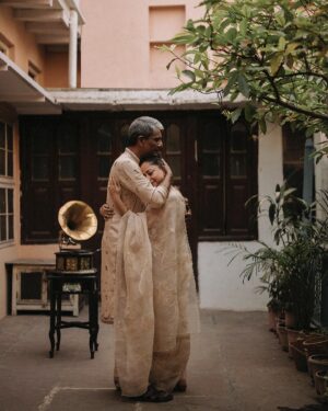 Sheeba Chaddha Instagram - #TouchéTorani

A cocktail of festive ensembles for perfects pairs. We’ve always focused on clothing with an inclusive approach for the entire family. Our foray into menswear and kidswear was also a step in that direction

Discover the romance with handcrafted Torani looks for Him & Her for intimate weddings. A personally Curated series of complementing pair-ups for couples.

U N V E I L I N G
Rafu // a patch on the fabric of love

🏬 𝐍𝐨𝐰 𝐈𝐧 𝐒𝐭𝐨𝐫𝐞𝐬 - 𝐃𝐞𝐥𝐡𝐢, 𝐊𝐡𝐚𝐧 𝐌𝐚𝐫𝐤𝐞𝐭 
🛍 𝐒𝐇𝐎𝐏 𝐎𝐍𝐋𝐈𝐍𝐄 𝐰𝐰𝐰.𝐭𝐨𝐫𝐚𝐧𝐢.𝐢𝐧
📞 𝐂𝐚𝐥𝐥 𝐮𝐬 𝐨𝐧  𝟗𝟏 𝟖𝟕𝟎𝟎𝟗 𝟔𝟗𝟏𝟓𝟗 |  𝟗𝟏 𝟗𝟑𝟏𝟎𝟓 𝟔𝟔𝟎𝟓𝟔
📧 𝐦𝐚𝐢𝐥 𝐮𝐬 𝐨𝐧 𝐨𝐫𝐝𝐞𝐫𝐬@𝐭𝐨𝐫𝐚𝐧𝐢.𝐢𝐧

Photography @vanshvirmani

#ToraniIndia #Rafu #ToraniCouple