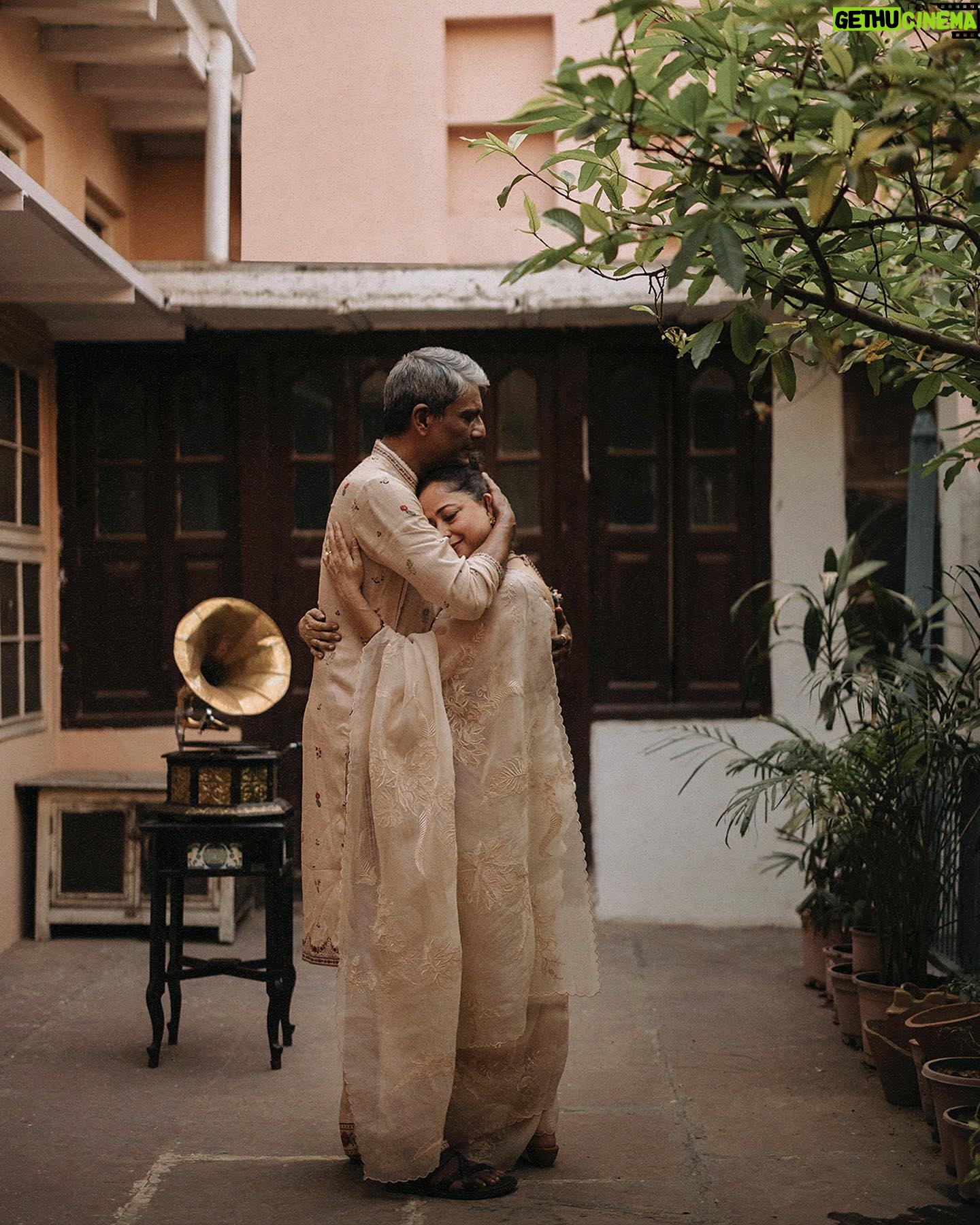 Sheeba Chaddha - 8.6K Likes - #TouchéTorani
A cocktail of festive ensembles for perfects pairs. We’ve always focused on clothing with an inclusive approach for the entire family. Our foray into menswear and kidswear was also a step in that direction
Discover the romance with handcrafted Torani looks for Him & Her for intimate weddings. A personally Curated series of complementing pair-ups for couples.
U N V E I L I N G
Rafu // a patch on the fabric of love
🏬 𝐍𝐨𝐰 𝐈𝐧 𝐒𝐭𝐨𝐫𝐞𝐬 - 𝐃𝐞𝐥𝐡𝐢, 𝐊𝐡𝐚𝐧 𝐌𝐚𝐫𝐤𝐞𝐭
🛍 𝐒𝐇𝐎𝐏 𝐎𝐍𝐋𝐈𝐍𝐄 𝐰𝐰𝐰.𝐭𝐨𝐫𝐚𝐧𝐢.𝐢𝐧
📞 𝐂𝐚𝐥𝐥 𝐮𝐬 𝐨𝐧 𝟗𝟏 𝟖𝟕𝟎𝟎𝟗 𝟔𝟗𝟏𝟓𝟗 | 𝟗𝟏 𝟗𝟑𝟏𝟎𝟓 𝟔𝟔𝟎𝟓𝟔
📧 𝐦𝐚𝐢𝐥 𝐮𝐬 𝐨𝐧 𝐨𝐫𝐝𝐞𝐫𝐬@𝐭𝐨𝐫𝐚𝐧𝐢.𝐢𝐧
Photography @vanshvirmani
#ToraniIndia #Rafu #ToraniCouple