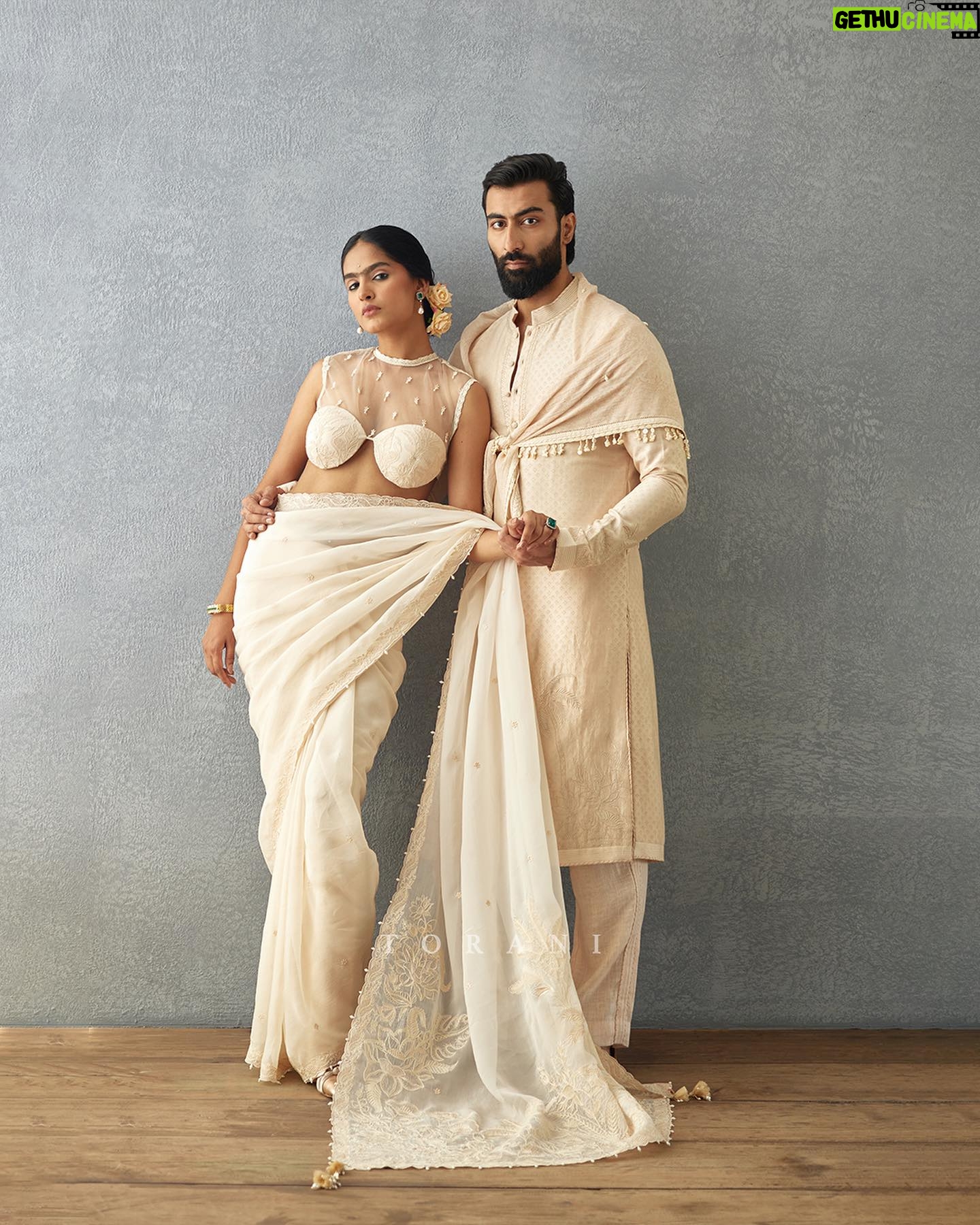 Sheeba Chaddha - 8.6K Likes - #TouchéTorani
A cocktail of festive ensembles for perfects pairs. We’ve always focused on clothing with an inclusive approach for the entire family. Our foray into menswear and kidswear was also a step in that direction
Discover the romance with handcrafted Torani looks for Him & Her for intimate weddings. A personally Curated series of complementing pair-ups for couples.
U N V E I L I N G
Rafu // a patch on the fabric of love
🏬 𝐍𝐨𝐰 𝐈𝐧 𝐒𝐭𝐨𝐫𝐞𝐬 - 𝐃𝐞𝐥𝐡𝐢, 𝐊𝐡𝐚𝐧 𝐌𝐚𝐫𝐤𝐞𝐭
🛍 𝐒𝐇𝐎𝐏 𝐎𝐍𝐋𝐈𝐍𝐄 𝐰𝐰𝐰.𝐭𝐨𝐫𝐚𝐧𝐢.𝐢𝐧
📞 𝐂𝐚𝐥𝐥 𝐮𝐬 𝐨𝐧 𝟗𝟏 𝟖𝟕𝟎𝟎𝟗 𝟔𝟗𝟏𝟓𝟗 | 𝟗𝟏 𝟗𝟑𝟏𝟎𝟓 𝟔𝟔𝟎𝟓𝟔
📧 𝐦𝐚𝐢𝐥 𝐮𝐬 𝐨𝐧 𝐨𝐫𝐝𝐞𝐫𝐬@𝐭𝐨𝐫𝐚𝐧𝐢.𝐢𝐧
Photography @vanshvirmani
#ToraniIndia #Rafu #ToraniCouple