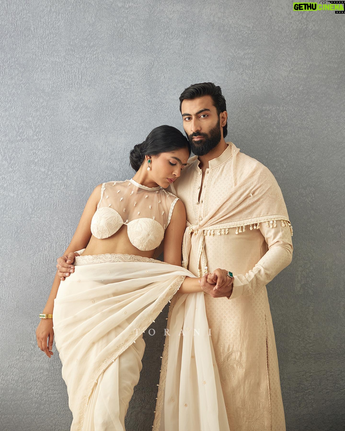 Sheeba Chaddha - 8.6K Likes - #TouchéTorani
A cocktail of festive ensembles for perfects pairs. We’ve always focused on clothing with an inclusive approach for the entire family. Our foray into menswear and kidswear was also a step in that direction
Discover the romance with handcrafted Torani looks for Him & Her for intimate weddings. A personally Curated series of complementing pair-ups for couples.
U N V E I L I N G
Rafu // a patch on the fabric of love
🏬 𝐍𝐨𝐰 𝐈𝐧 𝐒𝐭𝐨𝐫𝐞𝐬 - 𝐃𝐞𝐥𝐡𝐢, 𝐊𝐡𝐚𝐧 𝐌𝐚𝐫𝐤𝐞𝐭
🛍 𝐒𝐇𝐎𝐏 𝐎𝐍𝐋𝐈𝐍𝐄 𝐰𝐰𝐰.𝐭𝐨𝐫𝐚𝐧𝐢.𝐢𝐧
📞 𝐂𝐚𝐥𝐥 𝐮𝐬 𝐨𝐧 𝟗𝟏 𝟖𝟕𝟎𝟎𝟗 𝟔𝟗𝟏𝟓𝟗 | 𝟗𝟏 𝟗𝟑𝟏𝟎𝟓 𝟔𝟔𝟎𝟓𝟔
📧 𝐦𝐚𝐢𝐥 𝐮𝐬 𝐨𝐧 𝐨𝐫𝐝𝐞𝐫𝐬@𝐭𝐨𝐫𝐚𝐧𝐢.𝐢𝐧
Photography @vanshvirmani
#ToraniIndia #Rafu #ToraniCouple