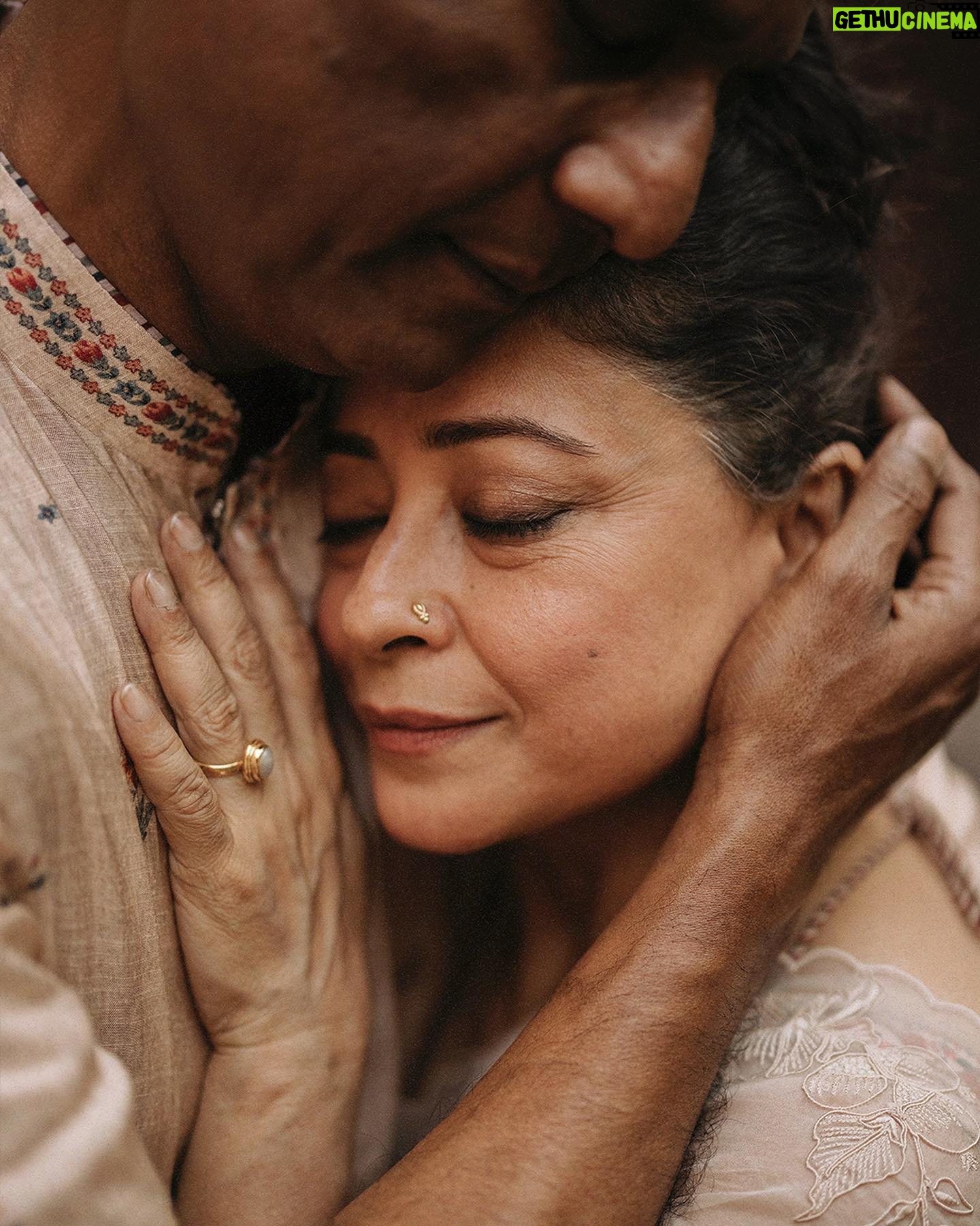 Sheeba Chaddha - 105.3K Likes - Tere nazdik aa kar sochta hun
main zinda tha ki ab zinda hua hun
jin aankhon se mujhe tum dekhte ho
main un aankhon se duniya dekhta hun
Coming closer to you I wonder now
Was I even alive or am I alive now
the way you see me from your eyes
I see the world through the same eyes
U N V E I L I N G
रफ़ू• 𝐑𝐚𝐟𝐮 • رَفُو
𝐀 𝐏𝐚𝐭𝐜𝐡 𝐨𝐧 𝐭𝐡𝐞 𝐟𝐚𝐛𝐫𝐢𝐜 𝐨𝐟 𝐥𝐨𝐯𝐞
Featuring @_adilhussain &
@sheeba.chadha
Story & concept @karantorani
Assistant Direction @asmipradeep
Photos courtesy @vanshvirmani
Styling @jahnvibansal
HMU @diva_rose21
Jewels @tribebyamrapali
Production @juhitaneja @rasalica.s
#rafu #toraniindia #APatchOnTheFabricOfLove