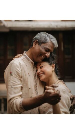 Sheeba Chaddha Instagram - Qarib aao to shayad samajh mein aa jae 
ki fasle to ghalat-fahmiyan badhate hai

__

come closer to me so you can understand
that distance only creates misunderstandings 

~Muzaffar Razmi

U N V E I L I N G

रफ़ू• 𝐑𝐚𝐟𝐮 • ‎رَفُو
𝐀 𝐏𝐚𝐭𝐜𝐡 𝐨𝐧 𝐭𝐡𝐞 𝐟𝐚𝐛𝐫𝐢𝐜 𝐨𝐟 𝐥𝐨𝐯𝐞

Featuring @_adilhussain &
@sheeba.chadha
Story & concept @karantorani
Assistant Direction @asmipradeep
Film courtesy @karannchawla @nazaareproductions
Styling @jahnvibansal
HMU @diva_rose21
Jewels @tribebyamrapali
Production @rasalica.s @juhitaneja 

#rafu #toraniindia #APatchOnTheFabricOfLove