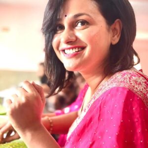 Sheetal Shetty Instagram - Trying to find co relation between common sense and societal circumstances):)