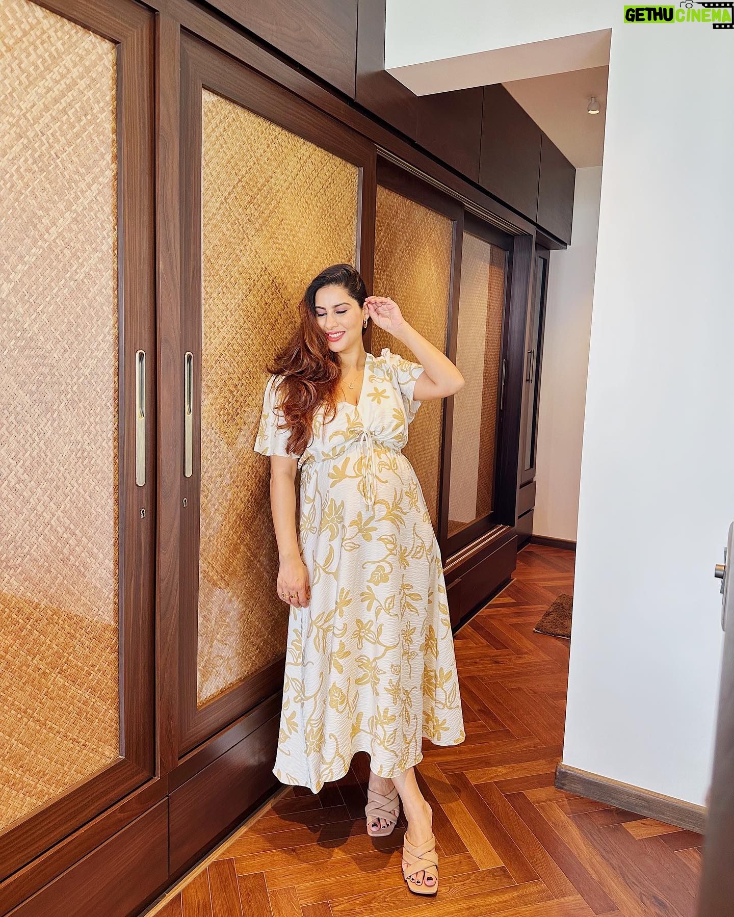 Sheetal Thakur Instagram - This mamma woke up and chose to dress up 👗