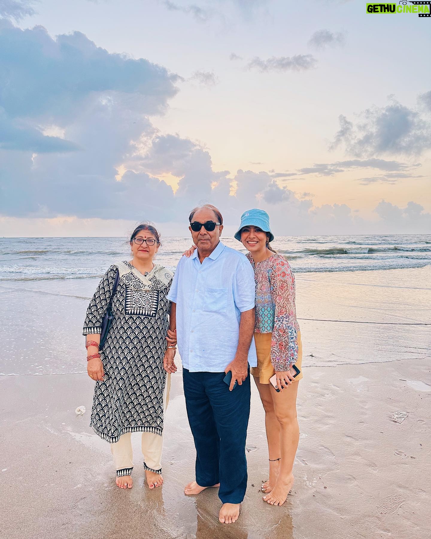Sheetal Thakur Instagram - Little moments make big memories. Until next time โฅ๏ธ๐จโ๐ฉโ๐งโ๐ง #familyreunion