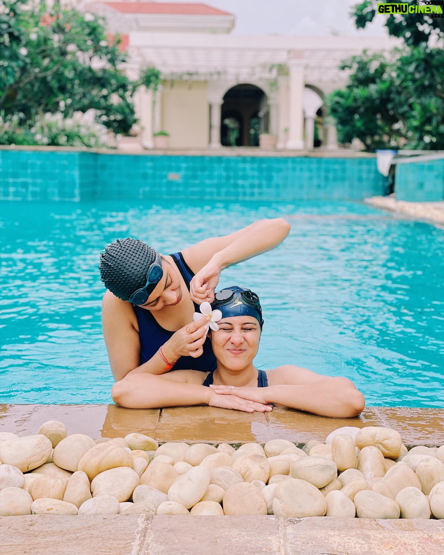 Sheetal Thakur Instagram - Little moments make big memories. Until next time โฅ๏ธ๐จโ๐ฉโ๐งโ๐ง #familyreunion
