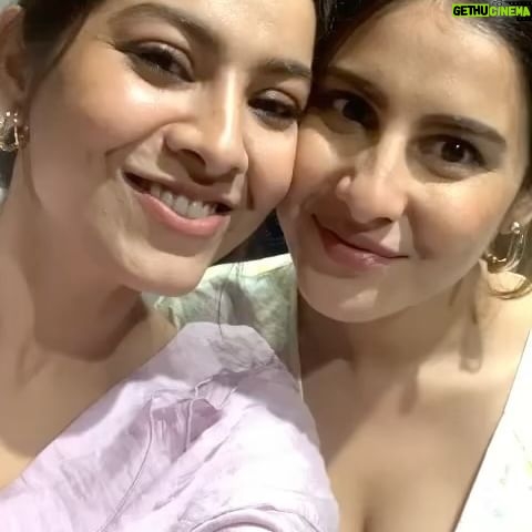 Sheetal Thakur Instagram - Little moments make big memories. Until next time โฅ๏ธ๐จโ๐ฉโ๐งโ๐ง #familyreunion