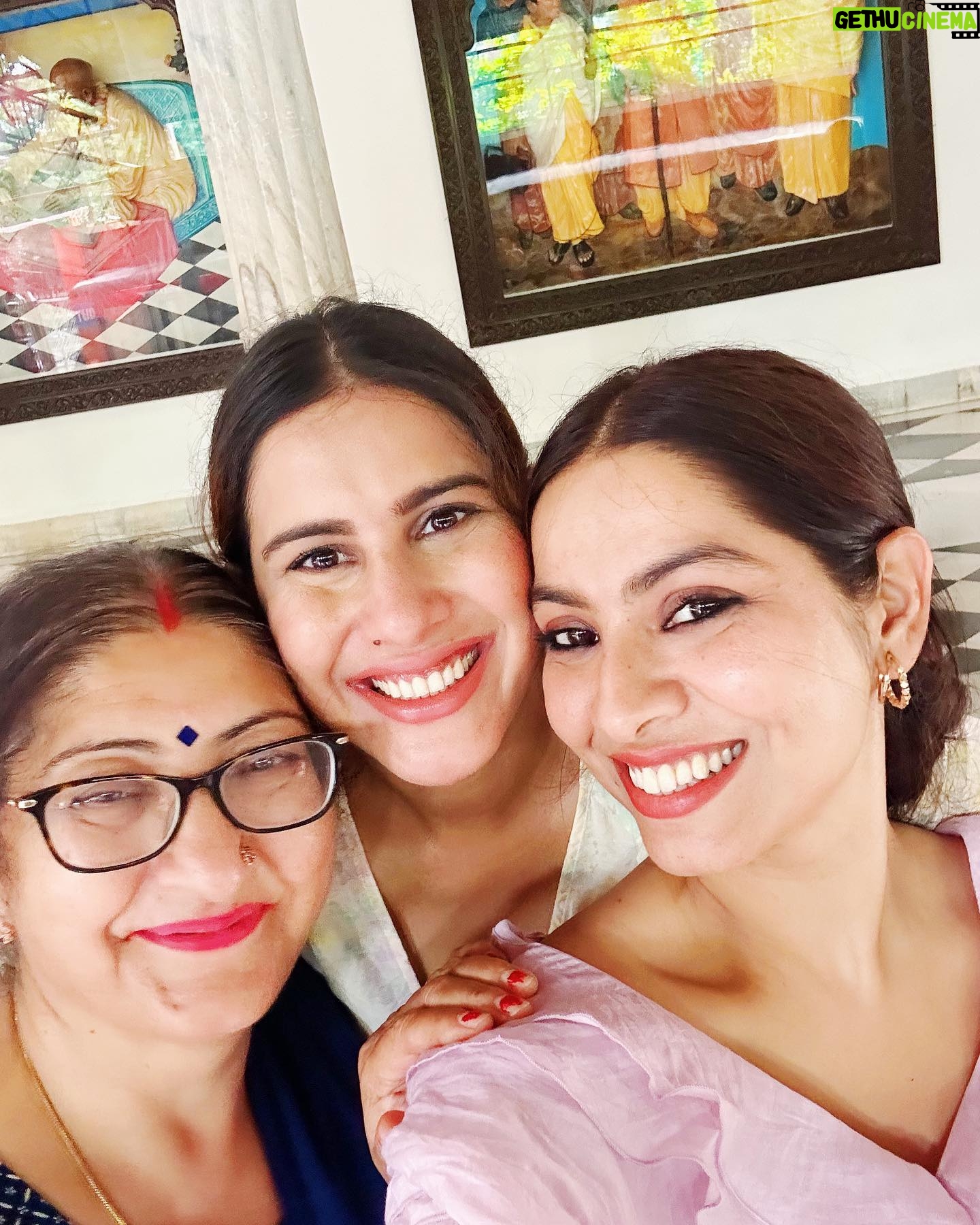 Sheetal Thakur Instagram - I totally lucked out in the family department ♥️