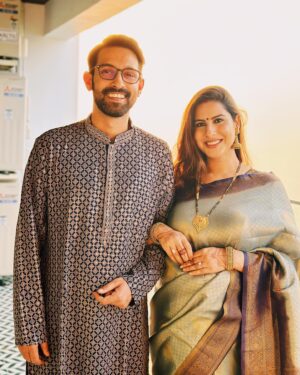 Sheetal Thakur Instagram - Not fasting for obvious reasons 🤰but celebrating my dear husband nonetheless 🪬Happy Karwa ladies ♥️