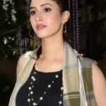 Sheetal Tiwari Instagram - “The greatest glory in living lies not in never falling, but in rising every time we fall.” – Nelson Mandela - - - -