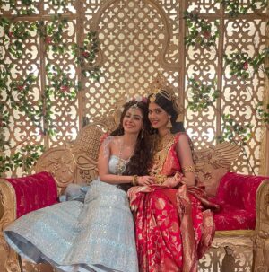 Sheetal Tiwari Instagram - Beauties on set♥️
#shivshakti 
-
-
-
#shivshakti #lakshmi #parvati #funtimes #setlife #actorslife #parvati #duo #colorstv #mythology #sheetaltiwari