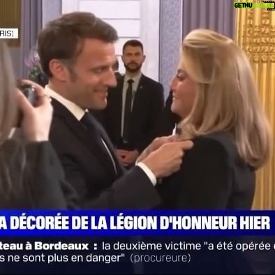 Sheila - 2K Likes - « Je suis très fière »: Sheila décorée de la Légion d’honneur ce jeudi
La chanteuse de 78 ans a été promue ce jeudi par Emmanuel Macron, lors d’une cérémonie à l’Élysée. L’animateur Thierry Ardisson et le compositeur Vladimir Cosma ont également été décorés de la Légion d’honneur ce jour.
@bfmtv
#sheila #sheila2024 #11avril2024 #elysees #legiondhonneur #officier #emmanuelmacron