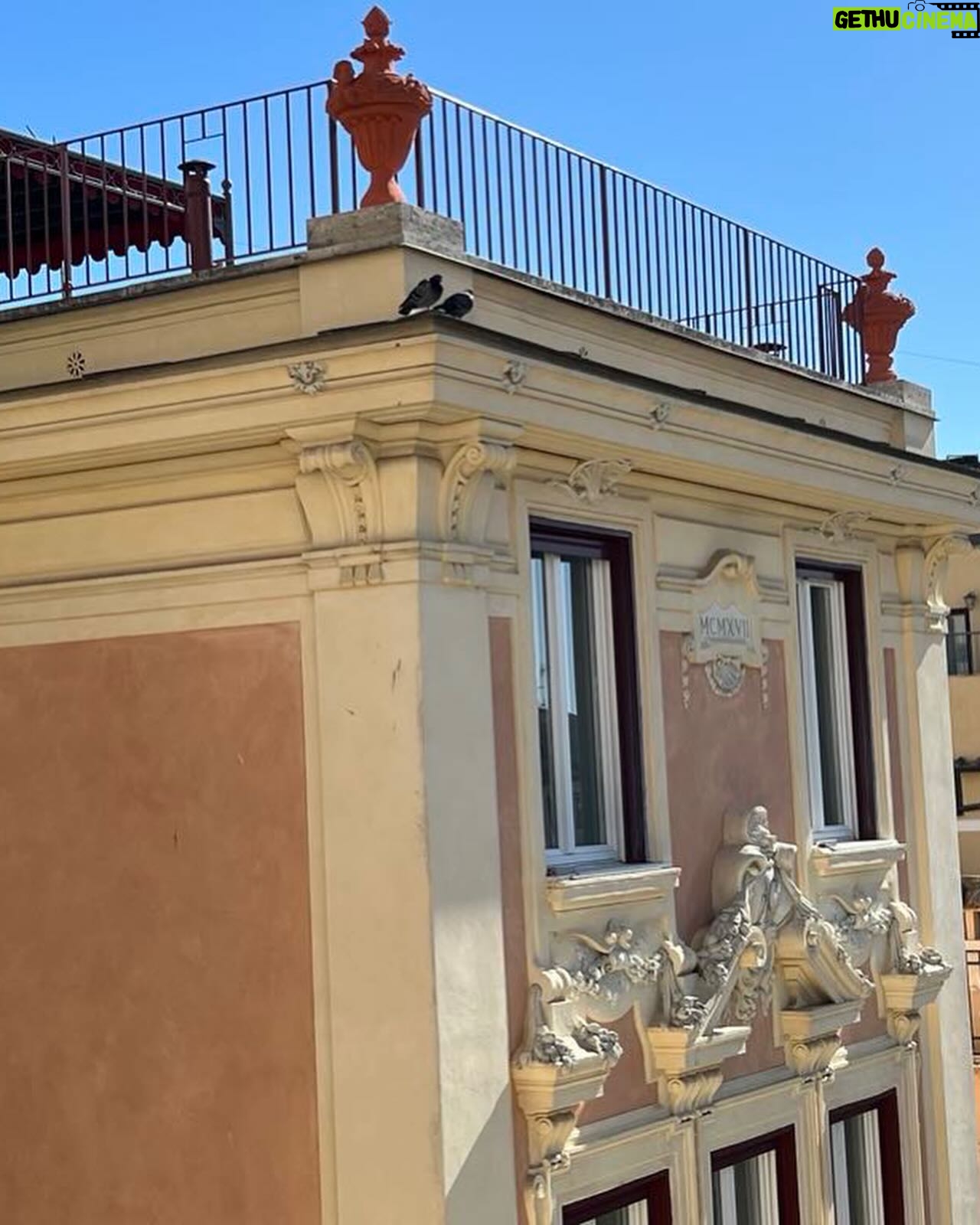 Sheila - 1.1K Likes - Visite à Rome… pour tournage 😉🍾😘😘
#sheila #sheila2024 #italie #italy🇮🇹 #rome #roma #tournage #italiantv #imigliorianni #sheilabdevotion #dolcevita #rai1