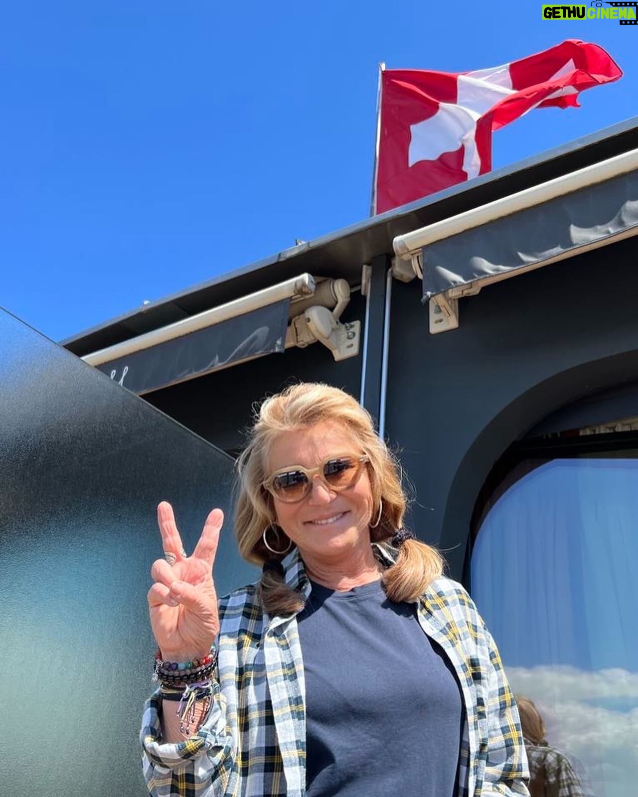 Sheila - 2.7K Likes - Voyage éclair en terre helvétique.
#sheila #sheila2024 #suisse #voyageeclair