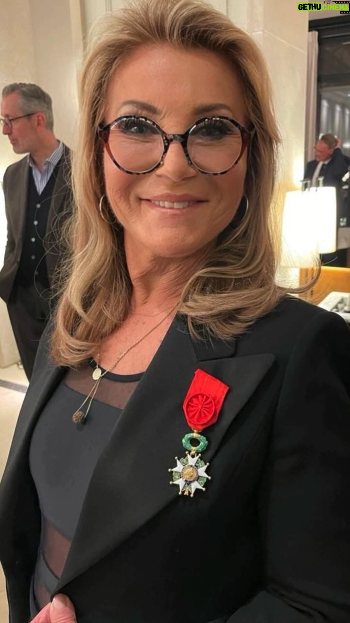 Sheila - 1.4K Likes - Une journée riche en émotions, partagée avec une partie de mes intimes.
Photos : Sarah Steck/ Présidence de la République et
photos X @sarah.steck.elysee
#miseenbeauté @caritaparis @emmanuelmacron #brigittemacron @elysees
#11avril2024
#sheila2024 @alainroche5 #julieroche
@azhareric
@didier_varrod
#françoiscluzet #narjisscluzet
@franck_appietto #jacquessilvant #catherinesilvant
#jeanmarcberthon #philippehenridutheil
@ludoloco
#maevakombouaré
@mdenisot #micheldrucker #philippeberdié #dominiquebernatènemarin
#pierrejochem #evelynejochem @rachel_khan88 @veronique_bonhomme_
@vesna.peborde #fabienpeborde @bfmtv @candice_mahout @nicolas_behar
#after @lesjardinsdufaubourg
#decorationsdujour
🎖️#sheila #vladimircosma #thierryardisson
🏅#alexandrekantorow #mehdiqotbi #smain
#venuskhouryghata