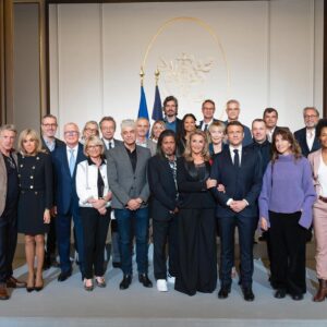 Sheila Instagram - #Repost @ludoloco
・・・
Un moment hors du temps 🙌🏽❤️ @sheila_artiste_officiel décorée des insignes d’Officier de la Légion d’Honneur le 11 avril 2024 au Palais de l’Elysée. Un grand moment de fierté 🎶❤️ Merci @rachel_khan88 @didier_varrod @mdenisot @f_cluzet @azhareric @franck_appietto_ @alainroche5 @sarah.steck.elysee @candice_mahout @caritaparis @lesjardinsdufaubourg @vesna.peborde @nicolas_behar
