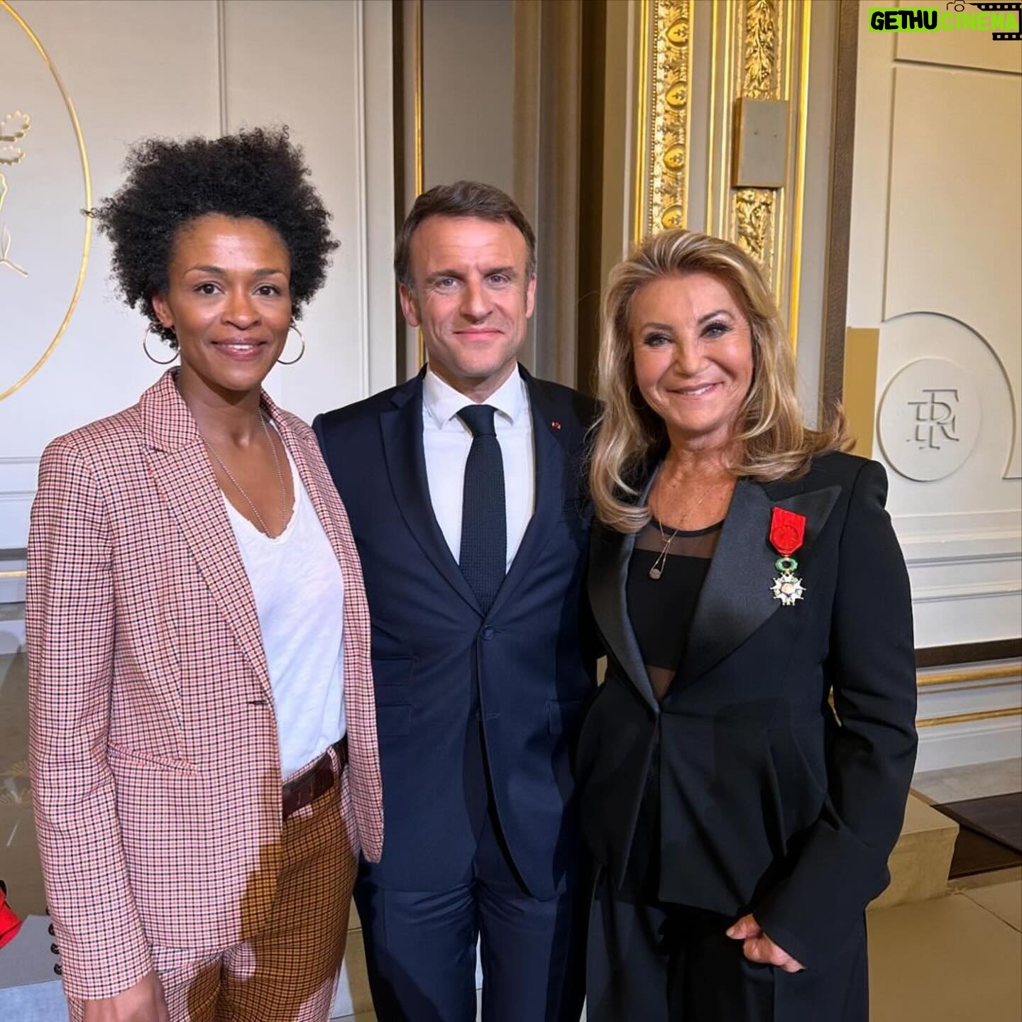 Sheila - 6.2K Likes - #Repost @ludoloco
・・・
Un moment hors du temps 🙌🏽❤️ @sheila_artiste_officiel décorée des insignes d’Officier de la Légion d’Honneur le 11 avril 2024 au Palais de l’Elysée. Un grand moment de fierté 🎶❤️ Merci @rachel_khan88 @didier_varrod @mdenisot @f_cluzet @azhareric @franck_appietto_ @alainroche5 @sarah.steck.elysee @candice_mahout @caritaparis @lesjardinsdufaubourg @vesna.peborde @nicolas_behar