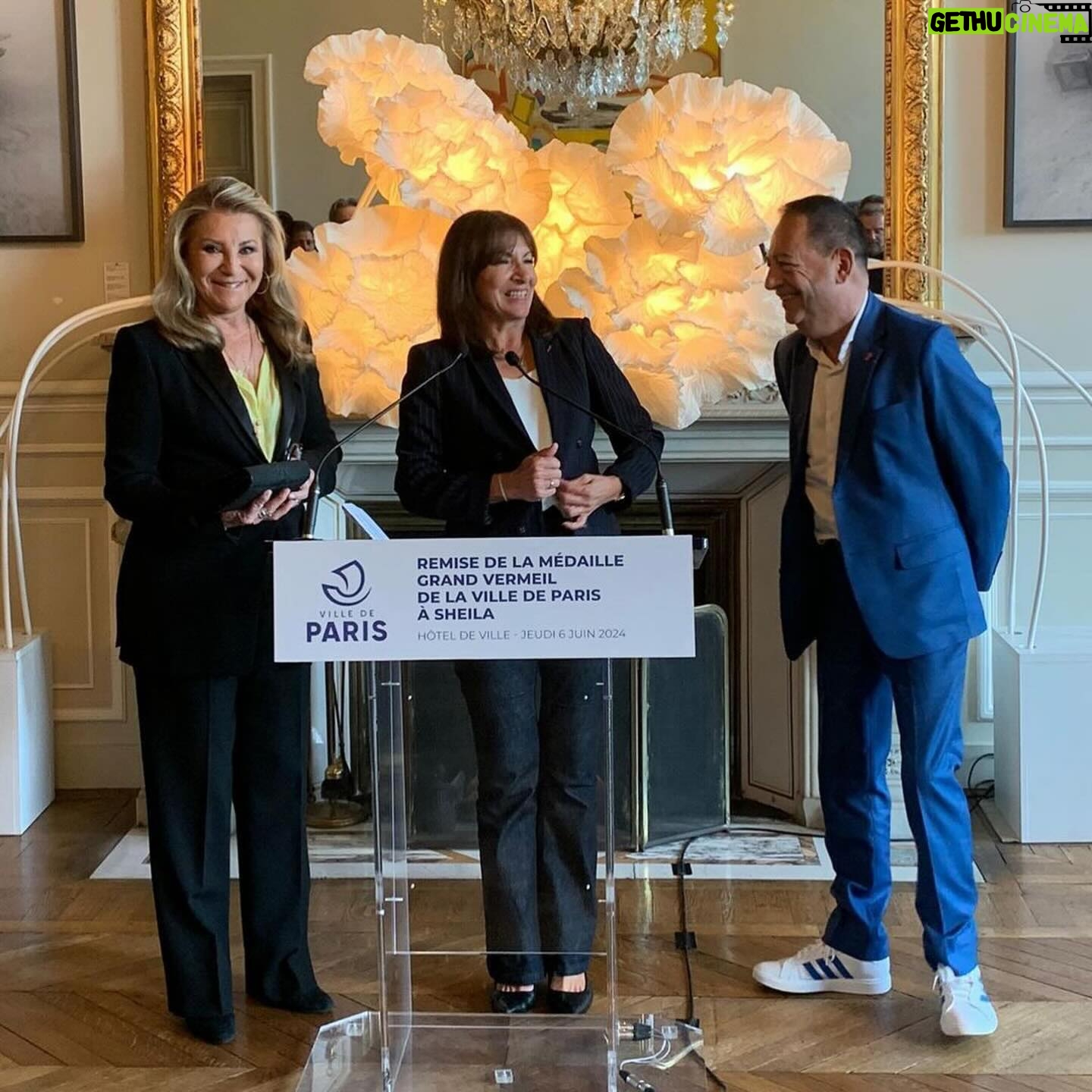 Sheila - 1.1K Likes - #Repost @ludoloco
・・・
La plus haute distinction de la Ville de Paris remise à l’iconique @sheila_artiste_officiel par Madame @annehidalgo et @jeanlucromero 🙏🏽🙌🏽 Un grand merci à la Mairie de Paris ✨pour l’organisation de cette cérémonie légendaire 🏅🙌🏽 et tous ceux présents ❤️
#sheila2024