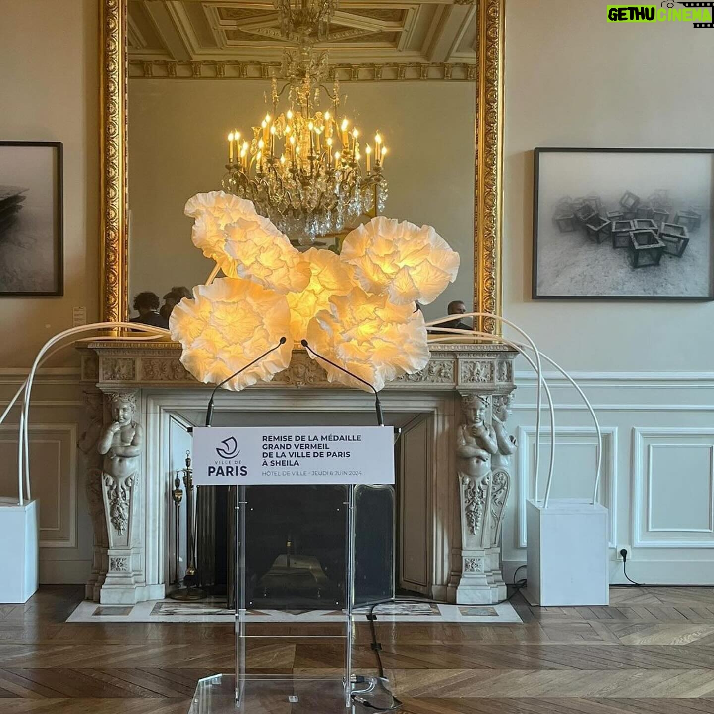 Sheila - 1.1K Likes - #Repost @ludoloco
・・・
La plus haute distinction de la Ville de Paris remise à l’iconique @sheila_artiste_officiel par Madame @annehidalgo et @jeanlucromero 🙏🏽🙌🏽 Un grand merci à la Mairie de Paris ✨pour l’organisation de cette cérémonie légendaire 🏅🙌🏽 et tous ceux présents ❤️
#sheila2024