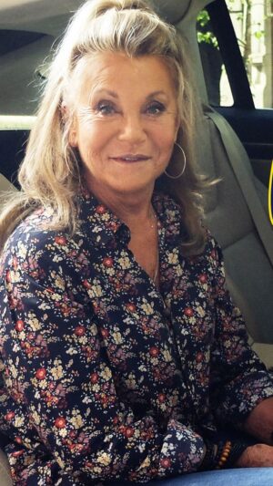 Sheila Instagram - Pour Sheila, la famille, c’est très important ! La chanteuse nous parle de sa mère et comment elle l’a aidé à garder la tête sur les épaules au début de sa carrière 

#rtbf #heptaxi #sheila #jeromecolin