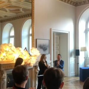 Sheila Instagram - Avant même les médaillés des Jeux olympiques, Paris m’a remis la médaille Vermeil de la ville. Paris de mon enfance, Paris de mes souvenirs, grâce à qui j’ai construit ma vie…
#medailledelavilledeparis #medaillevermeil  #vermeil #mairiedeparis #annehidalgo #jeanlucromero #elcs