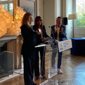 Sheila Instagram - #Repost @eluscontresida
・・・
Très fiers de Sheila, notre présidente d’honneur, qui s’est vue remettre la médaille Grand Vermeille de la ville de Paris ce soir par @annehidalgo et @jeanlucromero 

Merci @sheila_artiste_officiel de continuer à te battre à nos côtés pour mettre fin au Sida !
#sheila2024