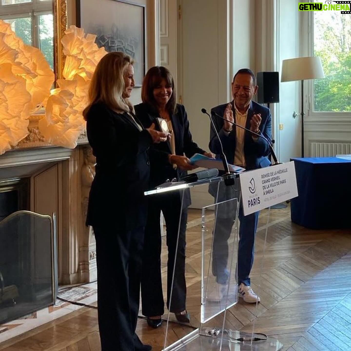 Sheila - 2K Likes - #Repost @eluscontresida
・・・
Très fiers de Sheila, notre présidente d’honneur, qui s’est vue remettre la médaille Grand Vermeille de la ville de Paris ce soir par @annehidalgo et @jeanlucromero
Merci @sheila_artiste_officiel de continuer à te battre à nos côtés pour mettre fin au Sida !
#sheila2024